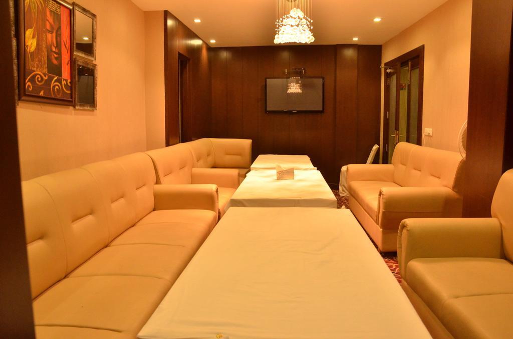 Hotel Down Town Jalandhar Bagian luar foto